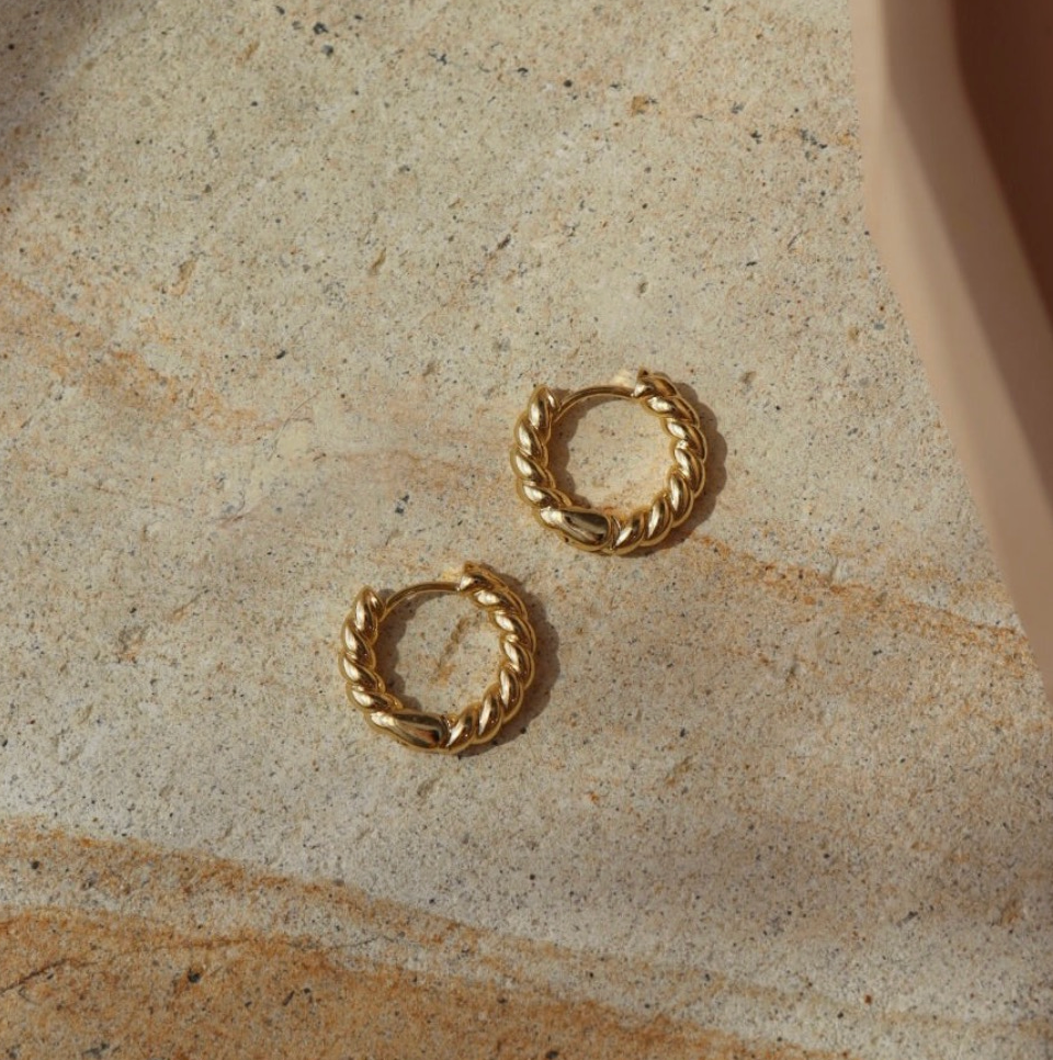 Boucles d'oreilles Huggie en forme de croissant