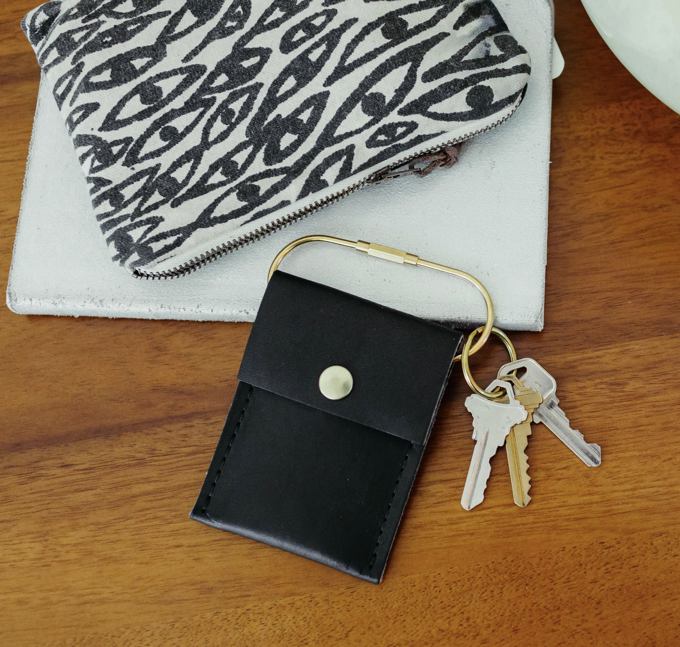 Portefeuille en cuir Nan et porte-clés en laiton massif / étui Airpod