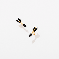Boucles d'oreilles en émail flèche noire Larissa Loden