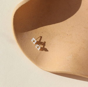 Token Mother Of Pearl Flower Studs