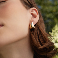 Boucles d'oreilles en forme de griffe Leah Alexandra Or audacieuses