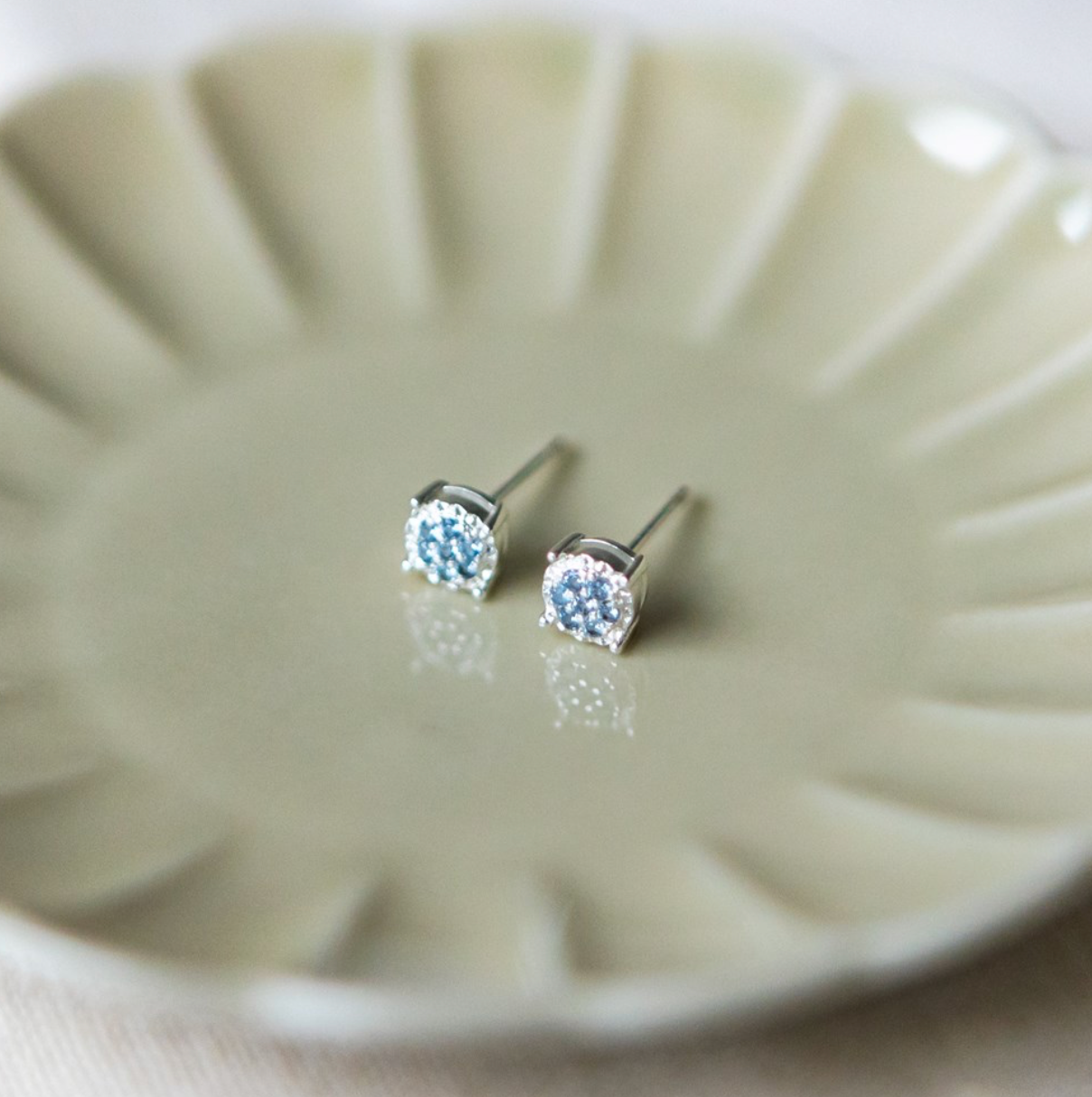 Glee Bedazzle Studs Sky Blue
