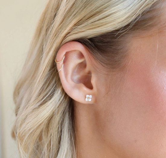 Clous d'oreilles en nacre de mère