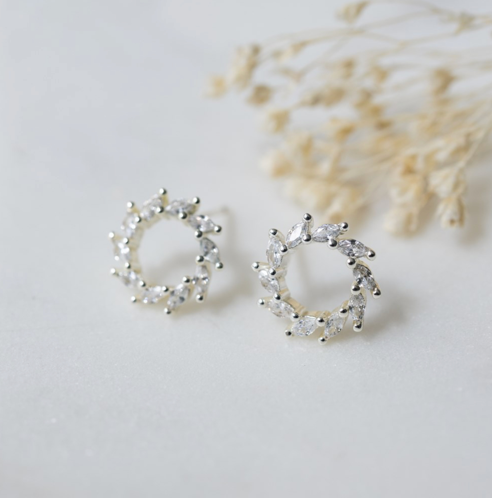 Glee Solara Studs