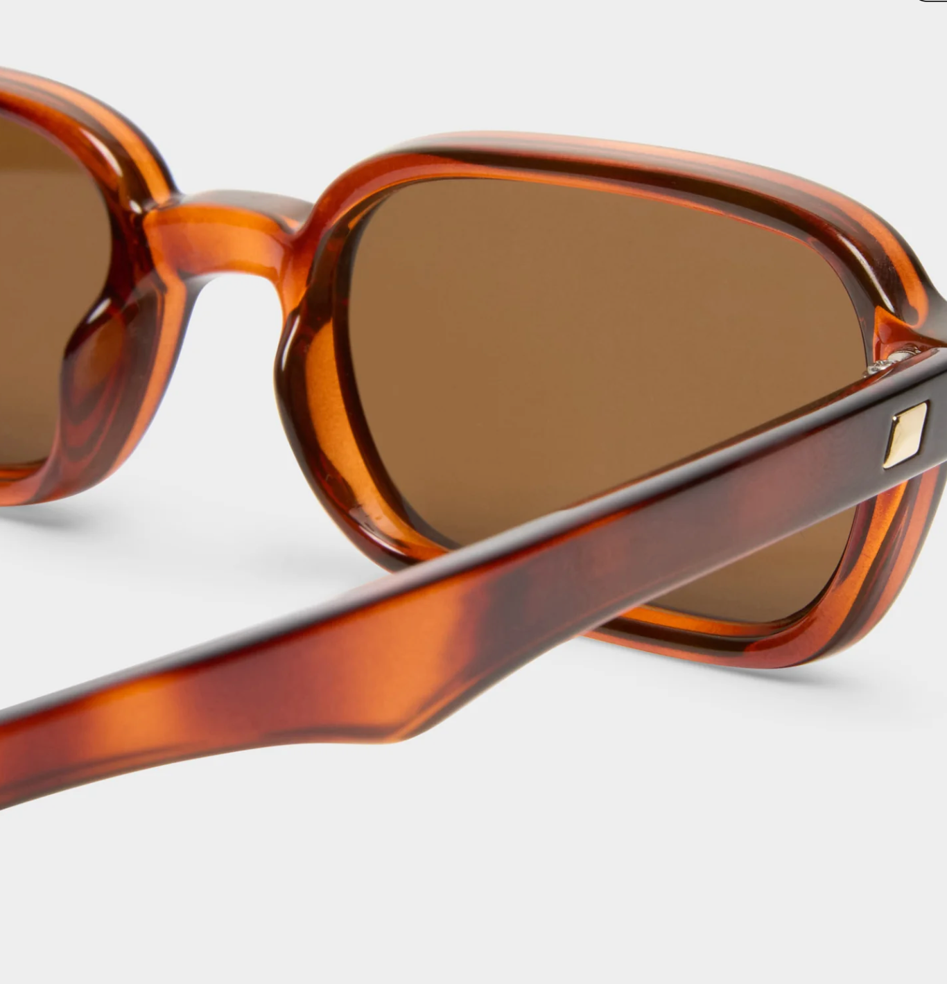Le Specs Pilferer Toffee Tort