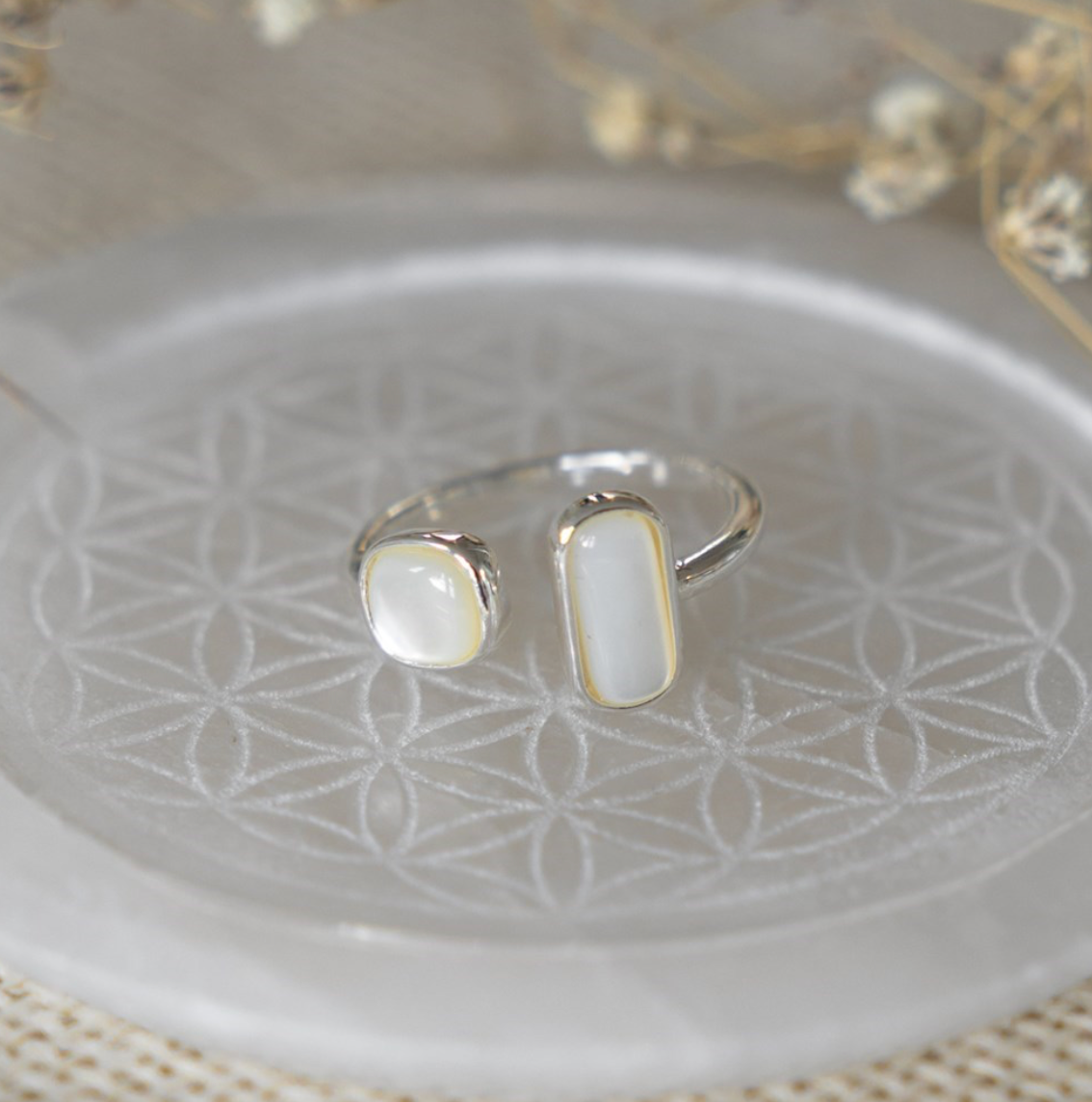Glee Stone Sister Ring Mother Of Pearl