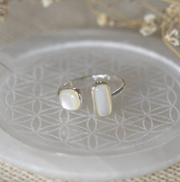 Glee Stone Sister Ring Mother Of Pearl