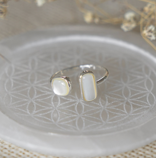 Glee Stone Sister Ring Mother Of Pearl