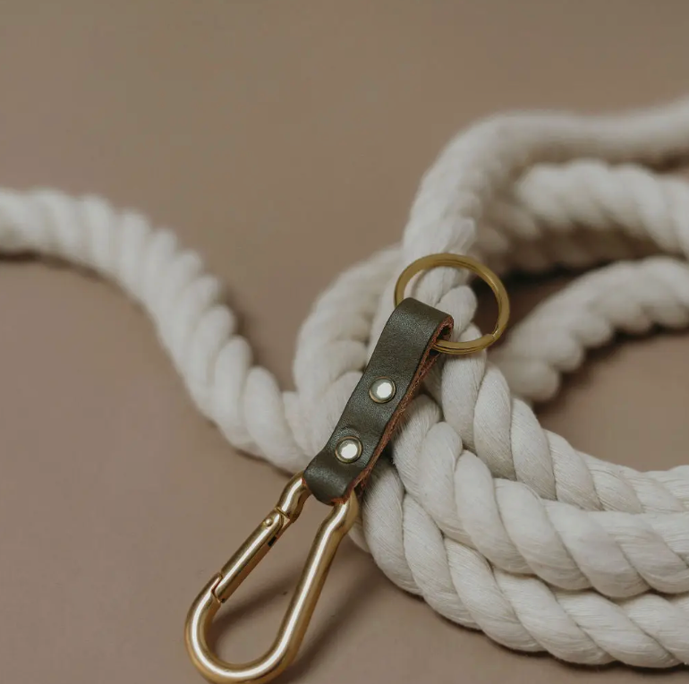 Tuxedo Carabiner