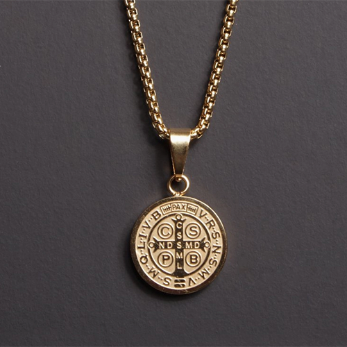 Pendentif en or de Saint Benoît