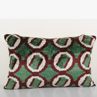 Coussin en velours ikat en soie verte 15x22