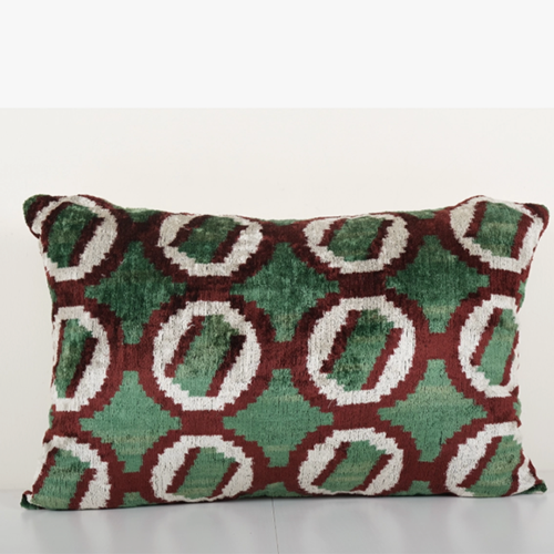 Coussin en velours ikat en soie verte 15x22