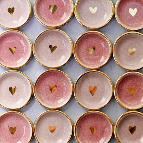 Assiette à bijoux en forme de cœur rose