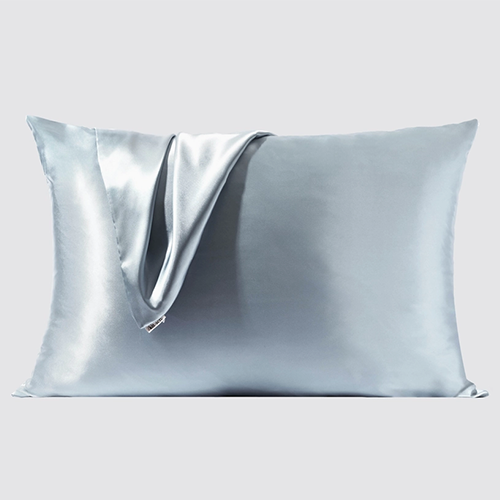 Taie d'oreiller en satin Kitsch bleu brume
