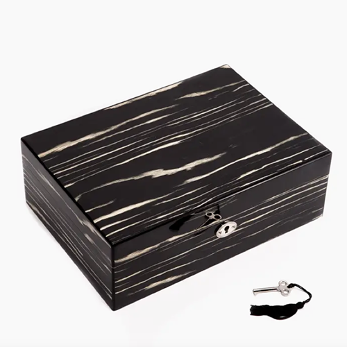 Boîte à bijoux en ébène laqué