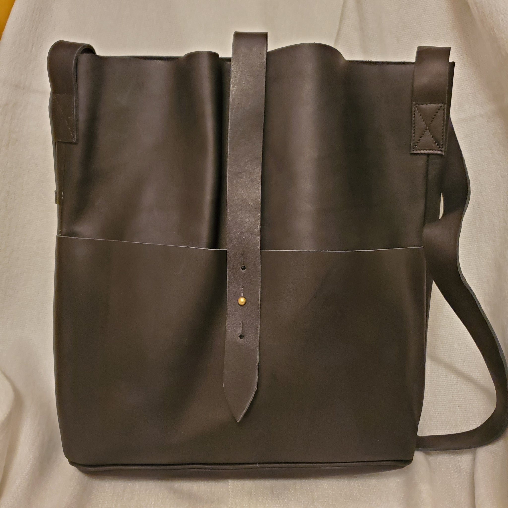 Meyelo Messenger Bag