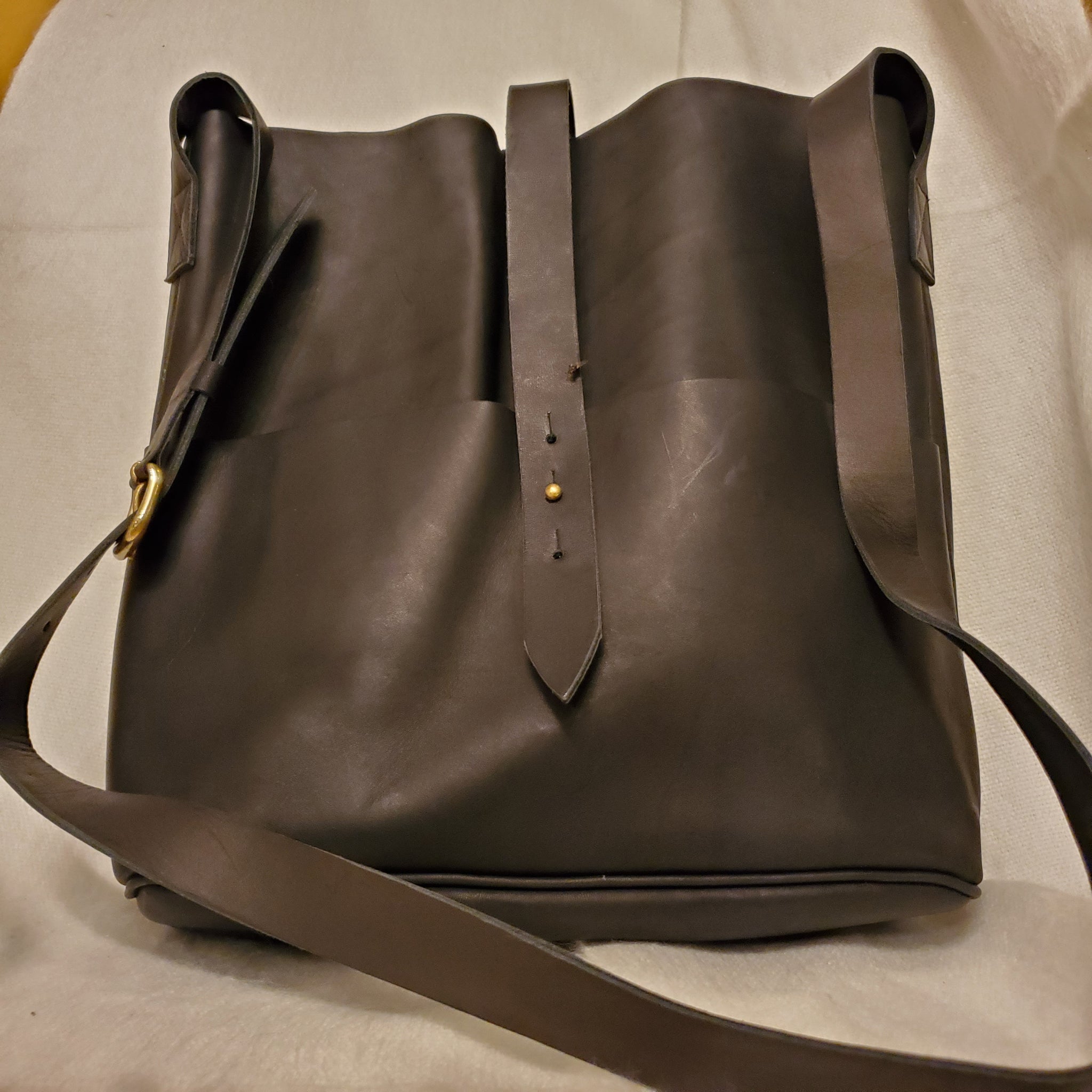 Meyelo Messenger Bag